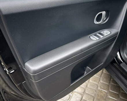 Черный Хендай Ioniq 5, объемом двигателя 0 л и пробегом 105 тыс. км за 23500 $, фото 26 на Automoto.ua