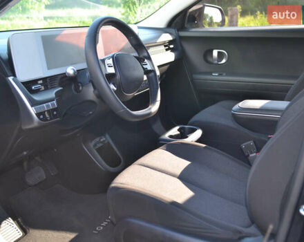 Черный Хендай Ioniq 5, объемом двигателя 0 л и пробегом 54 тыс. км за 23500 $, фото 46 на Automoto.ua