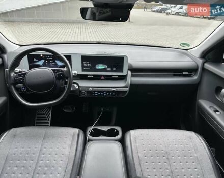 Черный Хендай Ioniq 5, объемом двигателя 0 л и пробегом 70 тыс. км за 23500 $, фото 67 на Automoto.ua