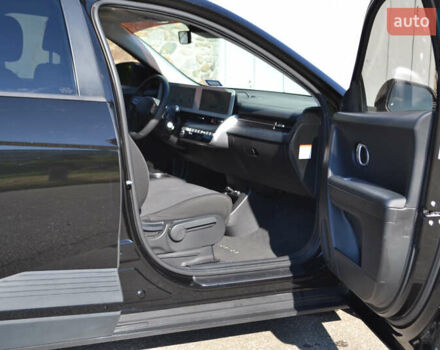 Черный Хендай Ioniq 5, объемом двигателя 0 л и пробегом 54 тыс. км за 23500 $, фото 40 на Automoto.ua