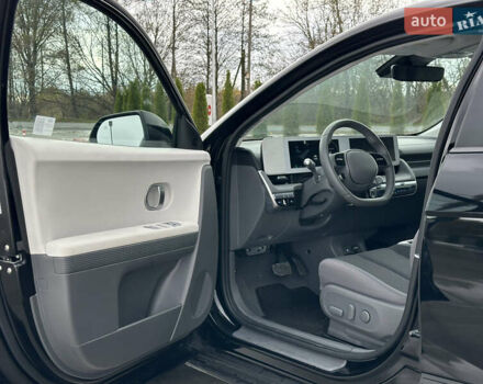 Черный Хендай Ioniq 5, объемом двигателя 0 л и пробегом 2 тыс. км за 26999 $, фото 26 на Automoto.ua