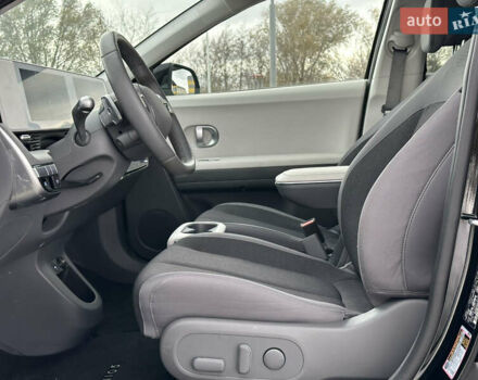 Черный Хендай Ioniq 5, объемом двигателя 0 л и пробегом 2 тыс. км за 26999 $, фото 27 на Automoto.ua