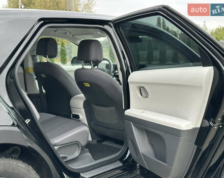 Черный Хендай Ioniq 5, объемом двигателя 0 л и пробегом 2 тыс. км за 26999 $, фото 44 на Automoto.ua