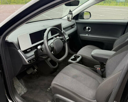 Черный Хендай Ioniq 5, объемом двигателя 0 л и пробегом 25 тыс. км за 28999 $, фото 9 на Automoto.ua