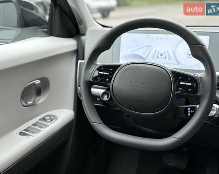 Черный Хендай Ioniq 5, объемом двигателя 0 л и пробегом 6 тыс. км за 28999 $, фото 38 на Automoto.ua