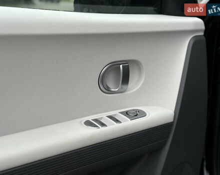 Черный Хендай Ioniq 5, объемом двигателя 0 л и пробегом 6 тыс. км за 28999 $, фото 43 на Automoto.ua