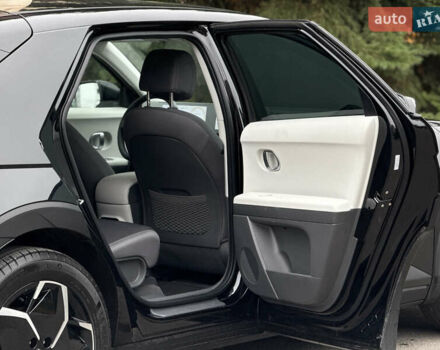 Черный Хендай Ioniq 5, объемом двигателя 0 л и пробегом 6 тыс. км за 28999 $, фото 30 на Automoto.ua