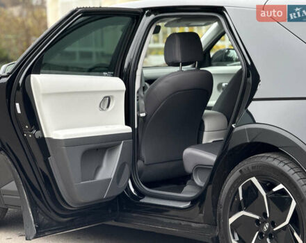 Черный Хендай Ioniq 5, объемом двигателя 0 л и пробегом 6 тыс. км за 28999 $, фото 29 на Automoto.ua