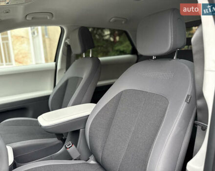 Черный Хендай Ioniq 5, объемом двигателя 0 л и пробегом 6 тыс. км за 28999 $, фото 44 на Automoto.ua