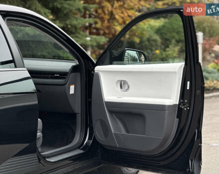 Черный Хендай Ioniq 5, объемом двигателя 0 л и пробегом 6 тыс. км за 28999 $, фото 32 на Automoto.ua