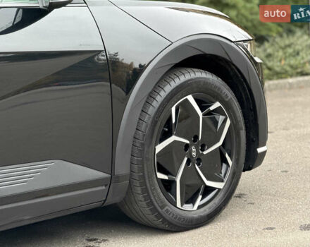 Черный Хендай Ioniq 5, объемом двигателя 0 л и пробегом 6 тыс. км за 28999 $, фото 5 на Automoto.ua