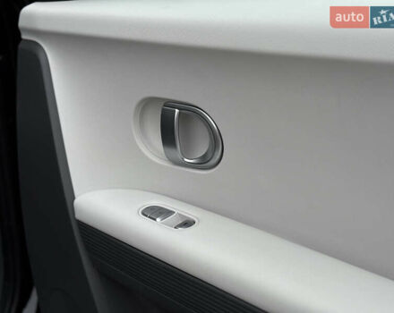 Черный Хендай Ioniq 5, объемом двигателя 0 л и пробегом 6 тыс. км за 28999 $, фото 31 на Automoto.ua