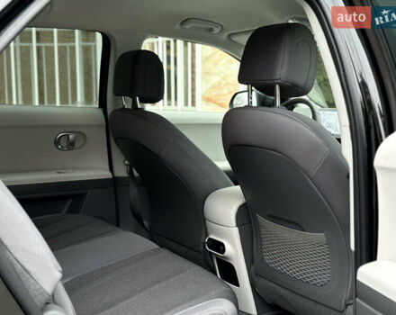 Черный Хендай Ioniq 5, объемом двигателя 0 л и пробегом 6 тыс. км за 28999 $, фото 25 на Automoto.ua