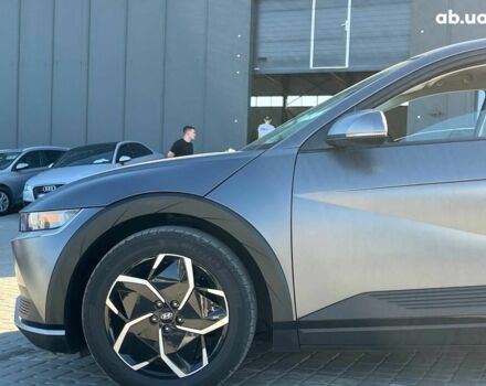 Серый Хендай Ioniq 5, объемом двигателя 0 л и пробегом 34 тыс. км за 26740 $, фото 4 на Automoto.ua