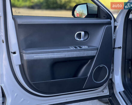 Серый Хендай Ioniq 5, объемом двигателя 0 л и пробегом 70 тыс. км за 27500 $, фото 24 на Automoto.ua