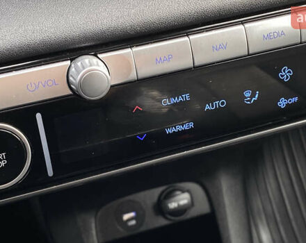 Серый Хендай Ioniq 5, объемом двигателя 0 л и пробегом 130 тыс. км за 28200 $, фото 6 на Automoto.ua