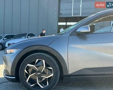 Серый Хендай Ioniq 5, объемом двигателя 0 л и пробегом 34 тыс. км за 26740 $, фото 4 на Automoto.ua