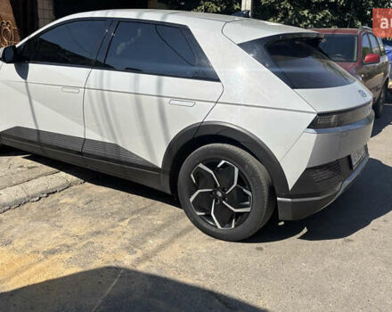 Серый Хендай Ioniq 5, объемом двигателя 0 л и пробегом 56 тыс. км за 27500 $, фото 4 на Automoto.ua