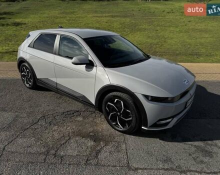 Серый Хендай Ioniq 5, объемом двигателя 0 л и пробегом 57 тыс. км за 25800 $, фото 1 на Automoto.ua