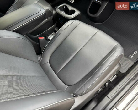 Сірий Хендай Ioniq 5, об'ємом двигуна 0 л та пробігом 59 тис. км за 30900 $, фото 81 на Automoto.ua