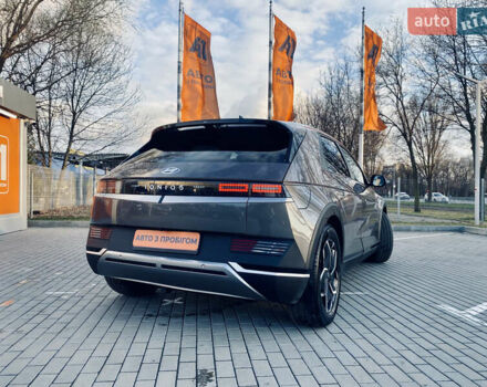 Серый Хендай Ioniq 5, объемом двигателя 0 л и пробегом 75 тыс. км за 25800 $, фото 3 на Automoto.ua
