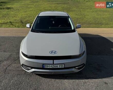 Серый Хендай Ioniq 5, объемом двигателя 0 л и пробегом 57 тыс. км за 25800 $, фото 5 на Automoto.ua