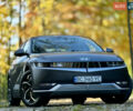 Серый Хендай Ioniq 5, объемом двигателя 0 л и пробегом 151 тыс. км за 21450 $, фото 1 на Automoto.ua