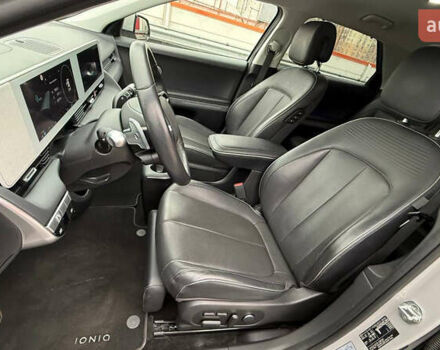 Серый Хендай Ioniq 5, объемом двигателя 0 л и пробегом 47 тыс. км за 29500 $, фото 32 на Automoto.ua