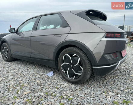 Серый Хендай Ioniq 5, объемом двигателя 0 л и пробегом 33 тыс. км за 20999 $, фото 3 на Automoto.ua
