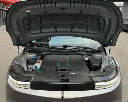 Серый Хендай Ioniq 5, объемом двигателя 0 л и пробегом 108 тыс. км за 26800 $, фото 29 на Automoto.ua