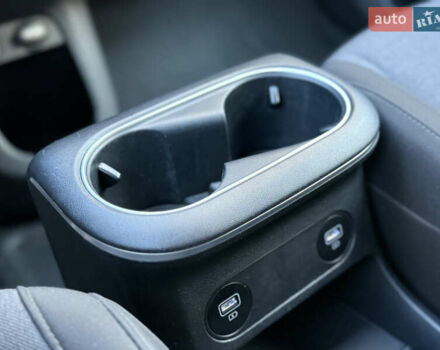 Серый Хендай Ioniq 5, объемом двигателя 0 л и пробегом 151 тыс. км за 21450 $, фото 56 на Automoto.ua