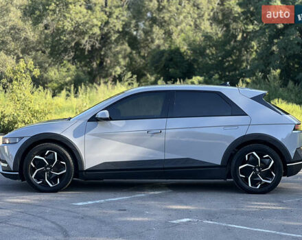 Серый Хендай Ioniq 5, объемом двигателя 0 л и пробегом 70 тыс. км за 27500 $, фото 2 на Automoto.ua