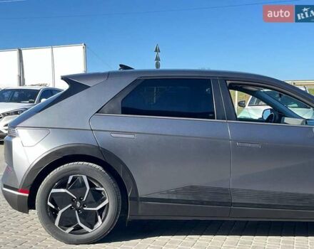 Серый Хендай Ioniq 5, объемом двигателя 0 л и пробегом 34 тыс. км за 26740 $, фото 11 на Automoto.ua