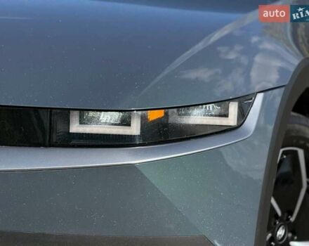 Серый Хендай Ioniq 5, объемом двигателя 0 л и пробегом 90 тыс. км за 23500 $, фото 4 на Automoto.ua
