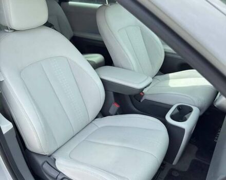 Серый Хендай Ioniq 5, объемом двигателя 0 л и пробегом 56 тыс. км за 26900 $, фото 12 на Automoto.ua