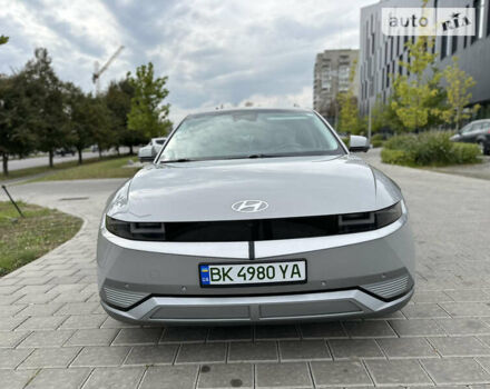 Серый Хендай Ioniq 5, объемом двигателя 0 л и пробегом 55 тыс. км за 29999 $, фото 3 на Automoto.ua