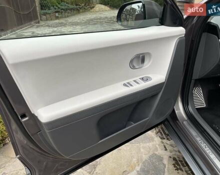 Серый Хендай Ioniq 5, объемом двигателя 0 л и пробегом 55 тыс. км за 24999 $, фото 35 на Automoto.ua