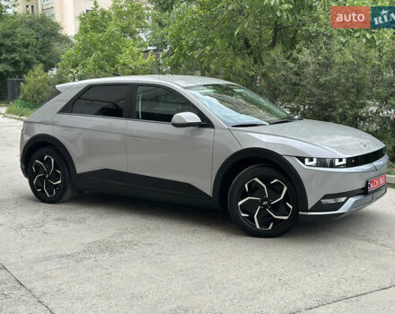Серый Хендай Ioniq 5, объемом двигателя 0 л и пробегом 151 тыс. км за 22700 $, фото 4 на Automoto.ua