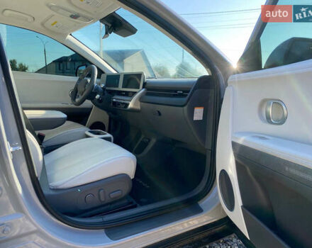 Серый Хендай Ioniq 5, объемом двигателя 0 л и пробегом 24 тыс. км за 27000 $, фото 15 на Automoto.ua