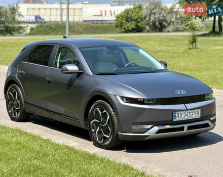 Серый Хендай Ioniq 5, объемом двигателя 0 л и пробегом 1 тыс. км за 27900 $, фото 2 на Automoto.ua