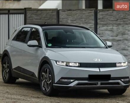 Серый Хендай Ioniq 5, объемом двигателя 0 л и пробегом 82 тыс. км за 20999 $, фото 1 на Automoto.ua
