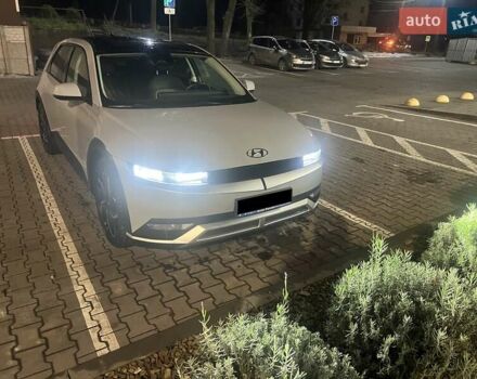 Серый Хендай Ioniq 5, объемом двигателя 0 л и пробегом 82 тыс. км за 20999 $, фото 3 на Automoto.ua