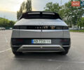 Серый Хендай Ioniq 5, объемом двигателя 0 л и пробегом 1 тыс. км за 33999 $, фото 3 на Automoto.ua
