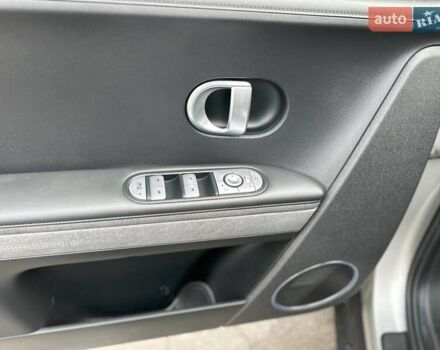 Серый Хендай Ioniq 5, объемом двигателя 0.1 л и пробегом 25 тыс. км за 28490 $, фото 11 на Automoto.ua
