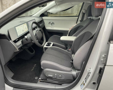 Серый Хендай Ioniq 5, объемом двигателя 0 л и пробегом 30 тыс. км за 17999 $, фото 14 на Automoto.ua