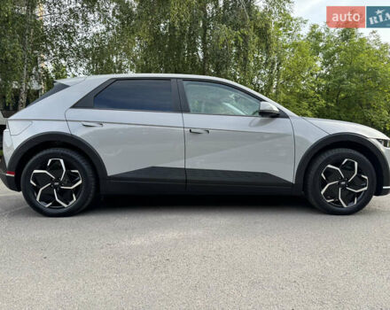 Серый Хендай Ioniq 5, объемом двигателя 0 л и пробегом 1 тыс. км за 33999 $, фото 4 на Automoto.ua