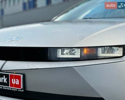 Серый Хендай Ioniq 5, объемом двигателя 0 л и пробегом 12 тыс. км за 30990 $, фото 3 на Automoto.ua