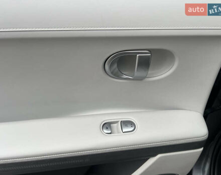 Сірий Хендай Ioniq 5, об'ємом двигуна 0 л та пробігом 128 тис. км за 25700 $, фото 40 на Automoto.ua