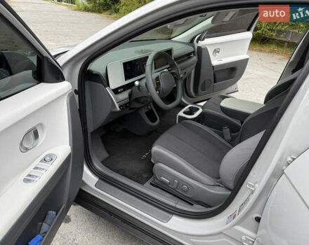 Серый Хендай Ioniq 5, объемом двигателя 0 л и пробегом 2 тыс. км за 27500 $, фото 46 на Automoto.ua