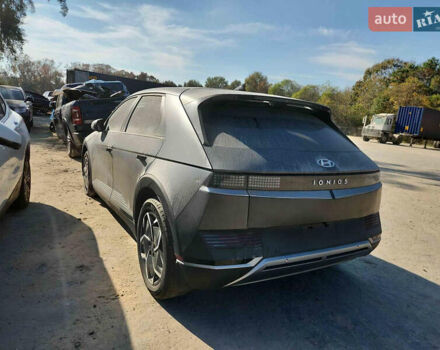 Серый Хендай Ioniq 5, объемом двигателя 0 л и пробегом 96 тыс. км за 17000 $, фото 3 на Automoto.ua